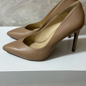 Jessica Simpson Classic Tan Heels